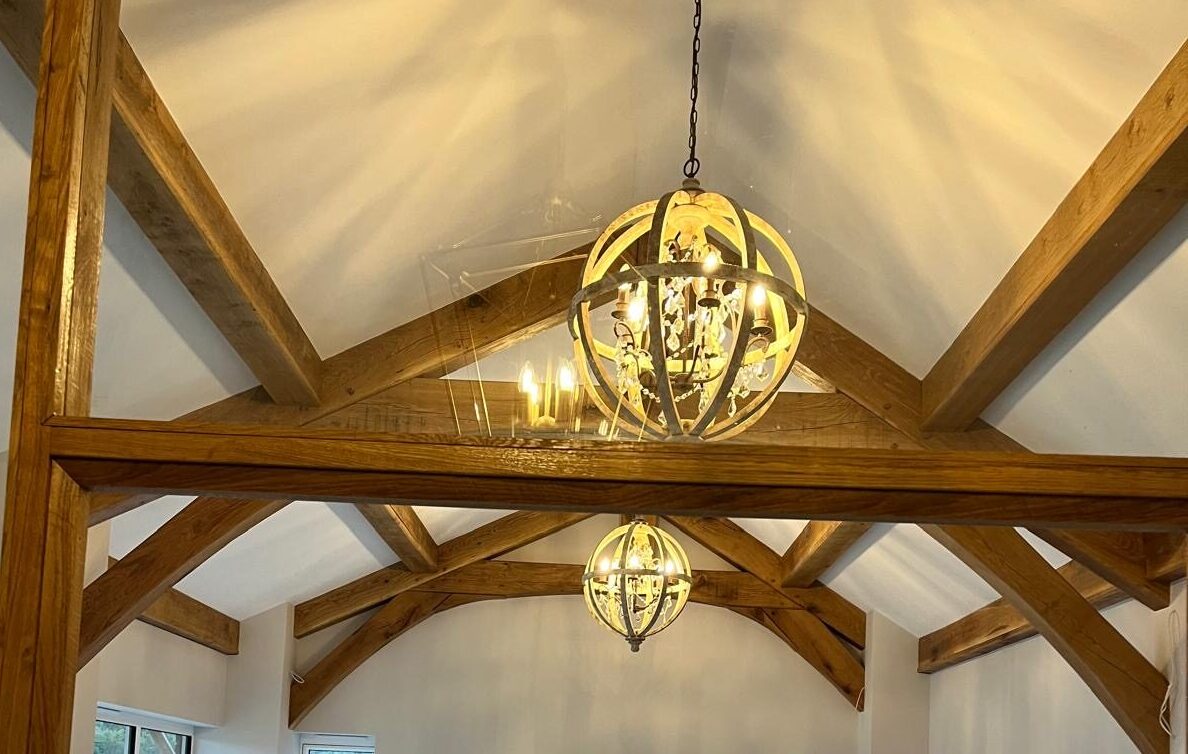 b7d794bc-fced-4c02-bebe-af8793f3fbcf exposed beam feature in living room